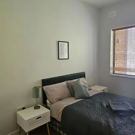 Spacious Two Bedroom Apartamento Kilkenny